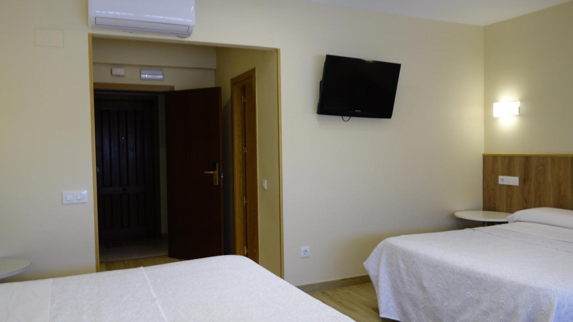 Hotel Toledo Plaza Exterior foto